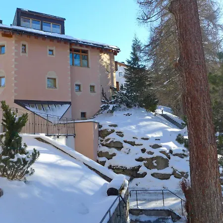 Chesa Cresta By Interhome ズルレイ